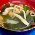やよい・M's cooksnap of when they made 霜降りシメジ、わかめ、茗荷のお吸い物＾＾.