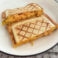 ikkomokko's cooksnap of when they made ハム・キムチエッグ・チーズホットサンド.
