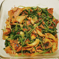 yokoyoko76's cooksnap of when they made ダイエット!サバの水煮缶と豆苗と舞茸炒め.