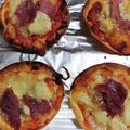 まやしゅうまま's cooksnap of when they made 餃子の皮でカマンベールと生ハムのミニピザ.