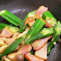 クックWW100Y☆'s cooksnap of when they made オクラとベーコンとシメジのバター醤油炒め.