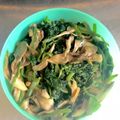 joannaichi's cooksnap of when they made 糖質ダイエットに〜高菜としめじで作り置き.