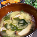 ☆アヤママ☆'s cooksnap of when they made しめじとわかめのお味噌汁.