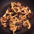 えぼー's cooksnap of when they made 平茸とソーセージのカレー風味炒め.