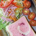 まちゃモンZ's cooksnap of when they made 粒ジャムde見た目も可愛いいちご練乳パン.