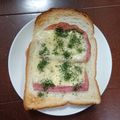 G_Yossan's cooksnap of when they made ☆ビアソーセージ チーズ トースト♡.