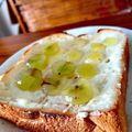 ＊あんずあん＊'s cooksnap of when they made ぶどうとクリームチーズのトースト♪.