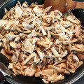 みこひろママ's cooksnap of when they made 美容栄養士の豚肉とキノコのオイスター炒め.
