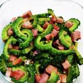 10りい's cooksnap of when they made あと引く旨さ☆ゴーヤとベーコンの炒め物.