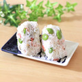 runa10's cooksnap of when they made 枝豆 干し海老 とろろ昆布のおにぎり♡.