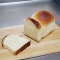 rik_piyo's cooksnap of when they made 手捏ねで柔らか食パン！生クリーム蜂蜜入り.