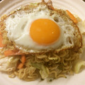 ベティ３'s cooksnap of when they made 目玉焼きのっけ！ソース焼きそば.
