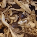 れそそ's cooksnap of when they made 舞茸とひらたけのバター炒め.
