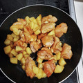 きょろ222's cooksnap of when they made もも肉とじゃが芋の照り焼き炒め♪.