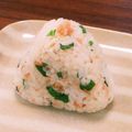 YCHキッチン's cooksnap of when they made 鮭フレークと青紫蘇のおにぎり♬.