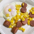 ☆yopipi's cooksnap of when they made ソーセージとコーン目玉焼き.