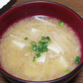 結衣のお母ちゃん's cooksnap of when they made 簡単☆えのきと豆腐のお味噌汁.