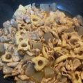 anandsan's cooksnap of when they made 豚バラとれんこんとこんにゃくの甘辛炒め.