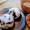 リンリン☆☆☆'s cooksnap of when they made 梅と韓国のりと胡麻のおにぎり.