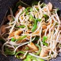 conyasan's cooksnap of when they made 鳥胸肉ともやしのチンジャオロース風.