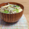 Yukiまむ's cooksnap of when they made 白菜ときのこと油あげのみそ汁.
