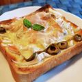 ダッフィーニーうに's cooksnap of when they made オリーブの実とカニカマで☆チーズトースト.