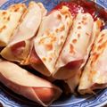 トモ２'s cooksnap of when they made 餃子の皮でウインナーチーズ焼き.