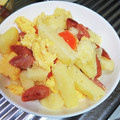 kiki73's cooksnap of when they made じゃがいも、ソーセージ、卵の炒め物.