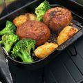 YUKA190201's cooksnap of when they made 【キャンプ飯】スキレットでハンバーグ！.