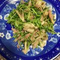 あるぺんちゃん's cooksnap of when they made 豆苗と舞茸のにんにくバターベーコン炒め.