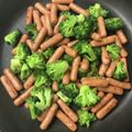 acchiあちこ's cooksnap of when they made ブロッコリーとポークビッツ炒め.