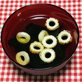 tokotann's cooksnap of when they made 簡単♪ちくわとわかめのお吸い物.