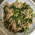 kaeruike's cooksnap of when they made 春菊と舞茸の香り豊かな豚の炒め煮☆.