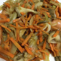 ammonite's cooksnap of when they made 舞茸とウィンナー、残り物野菜の炒め物.