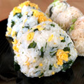 きっかママ's cooksnap of when they made わかめと炒り卵のオイルおにぎり.