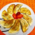 ★kokomama★'s cooksnap of when they made 鮭フレーク&チーズ☆餃子の皮で半月焼き.