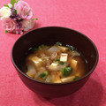 toraちゃん♪'s cooksnap of when they made 豆腐、生揚げ、玉ねぎの味噌汁.