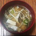 リンリン☆☆☆'s cooksnap of when they made 鶏肉たっぷりキノコ汁.