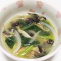 もぐ・ω・くま's cooksnap of when they made 霜降りひらたけと青菜のお味噌汁.