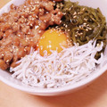 hitomi♪＊'s cooksnap of when they made 簡単 めかぶ しらす丼.