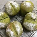 冷蔵庫レスキュー隊's cooksnap of when they made ベジパン 小松菜パン 野菜練込み生地.