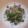 きらり流れ星's cooksnap of when they made お弁当の隙間に！しめじピーマン炒め☆.