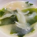 taroのキッチン's cooksnap of when they made 玉ねぎとワカメだけ！簡単鶏ガラスープ.