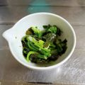 ebipeco's cooksnap of when they made ぬた（わけぎとワカメの酢味噌和え）.