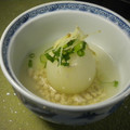 大魔女's cooksnap of when they made 丸ごと新玉葱のあっさりそぼろ煮.