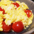 金魚のひらり's cooksnap of when they made ミニトマトのふわふわタマゴ炒め.
