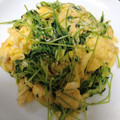 ふう☆まど's cooksnap of when they made 簡単節約☆豆苗と卵のコンソメ炒め.