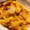 トモ２'s cooksnap of when they made じゃがいも、ソーセージ、卵の炒め物.