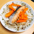 ★ぴよぴよ501★'s cooksnap of when they made ☆簡単　鮭ともやしのレンジ蒸し.