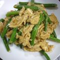 ♪rururu♪'s cooksnap of when they made ふんわり！キヌサヤ(スナップでも)卵とじ.
